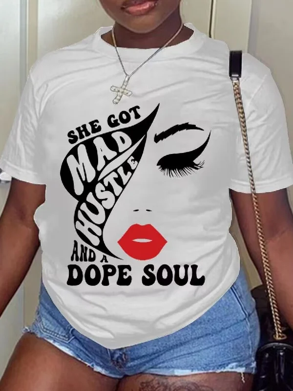 Incredible Offers Lip Letter Print T-shirt AR70112