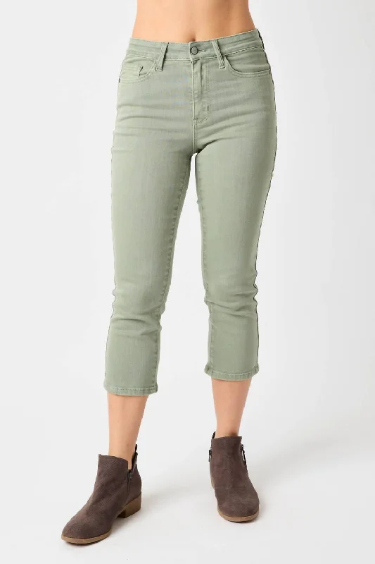 Deal Dash Garment Dyed Capri Pants In Sage